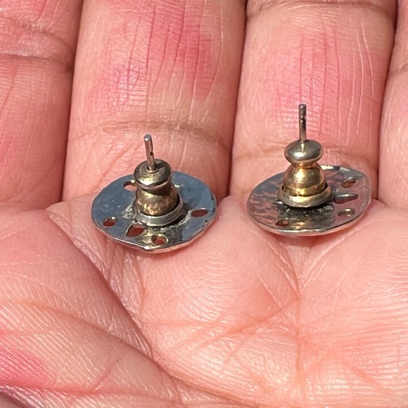 Silver tone sand dollar stud earrings - Picture 3 of 3